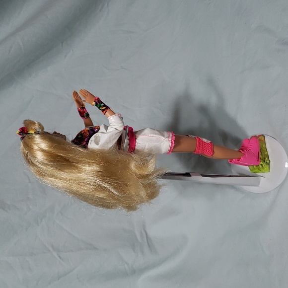 Vintage Rollerblade Flicker 'n Flash Barbie - Picture 6 of 16